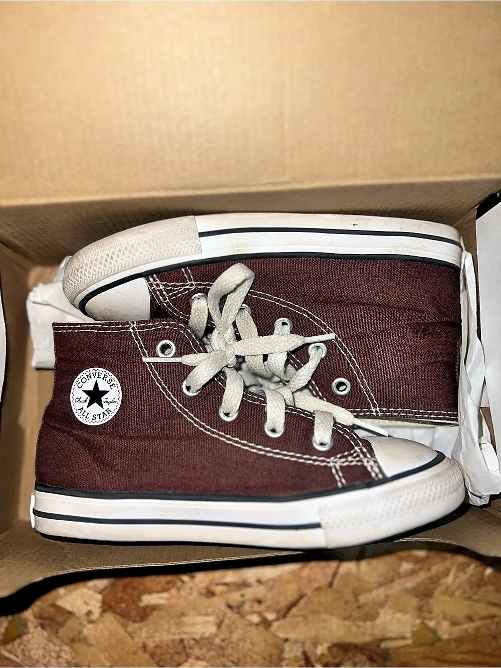 Converse Chuck Taylor All Star High Top Sneakers in Red & White NWT